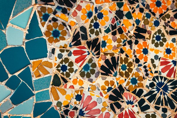 Comment mettre en place un atelier de fabrication de mosaïques inspirées par l'art romain?